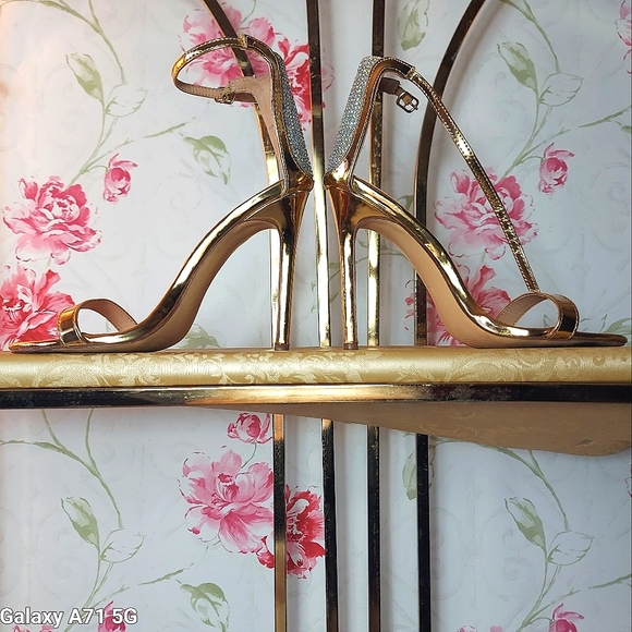 Gold metallic Liliana heels pump with Diamond detail 7.5 - Picture 2 of 7